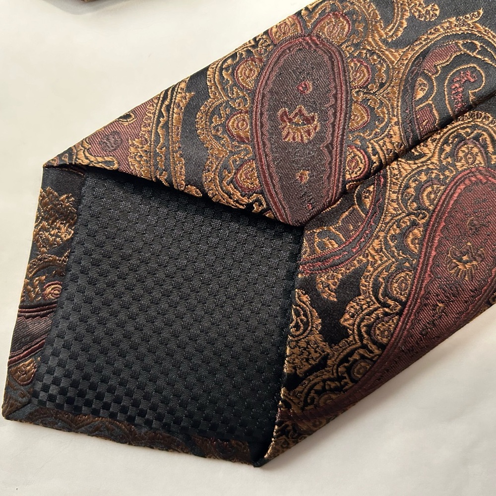 SEAN JOHN 100% Silk Brown & Black Paisley Tie - Picture 5 of 9